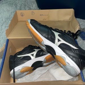 mizuno volleyball shoes
